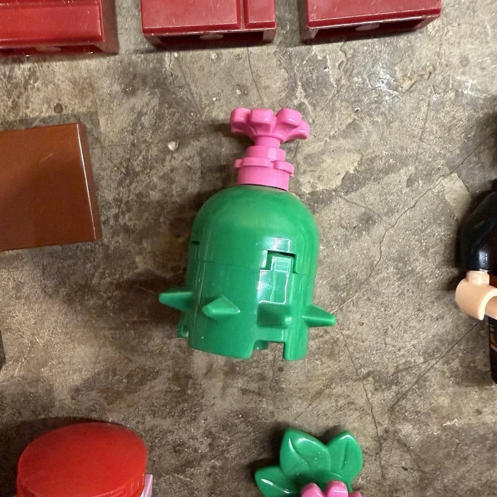 Lego‎ Mixed Lot + Roblox Figure